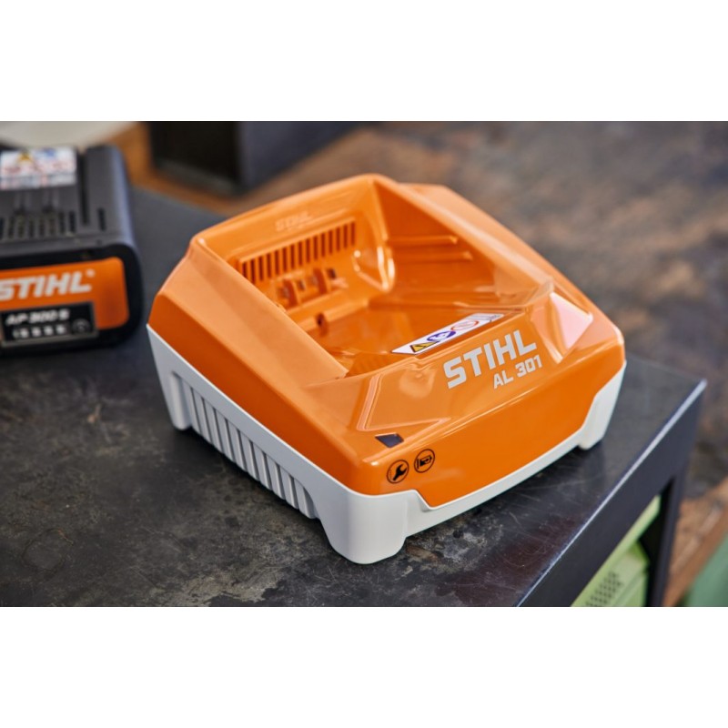 Caricabatteria rapido STIHL AL301 230V per batteria AK - AP - AR