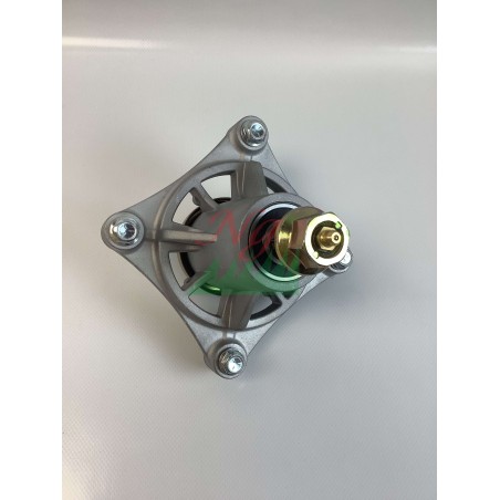4-Loch-Rasentraktor-Messer-Nabenhalterung 100014 AYP 174356 | NewgardenParts.com